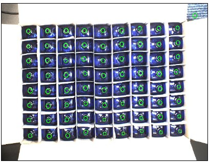 段ボールに入っているガラスビンの員数確認